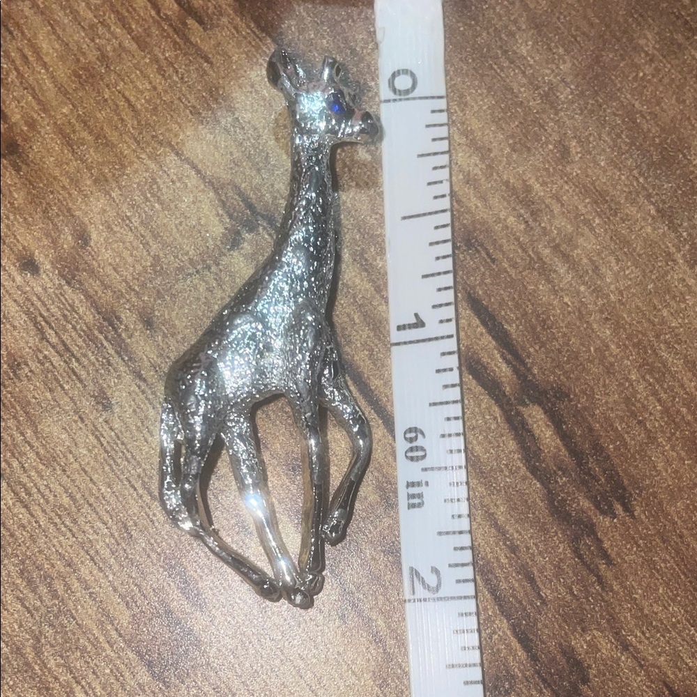 Giraffe Brooch - Picture 4 of 4